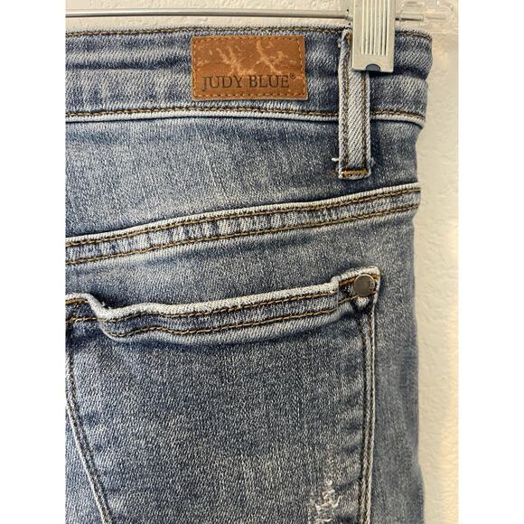 Judy Blue Straight Fit Cuffed Distressed Cropped Jeans Medium Wash Size 7/28 - Picture 5 of 10